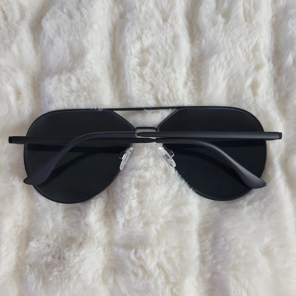 QUAY // ltd ed lizzo collaboration black metal frame black smoke lens aviators